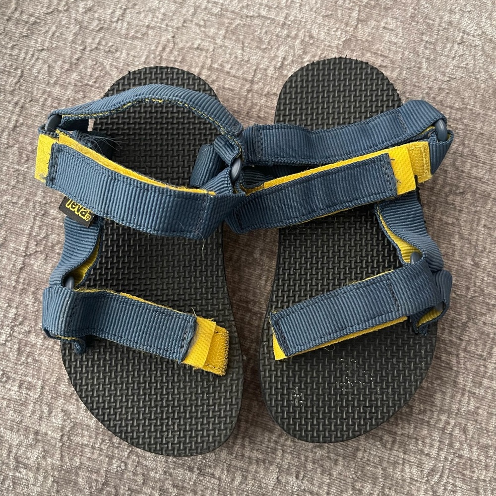 Toddler boy Tevas